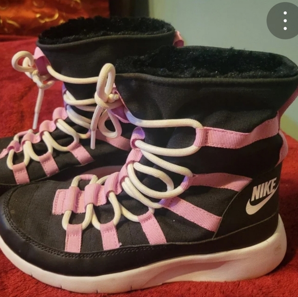 Nike Venture Black Pink Faux Fur Lining Youth Boots Shoe sz 3.5 - Picture 8 of 8
